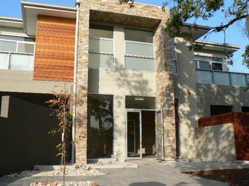 SIMPLY SUPERB! - AVAILBLE NOW Picture 1