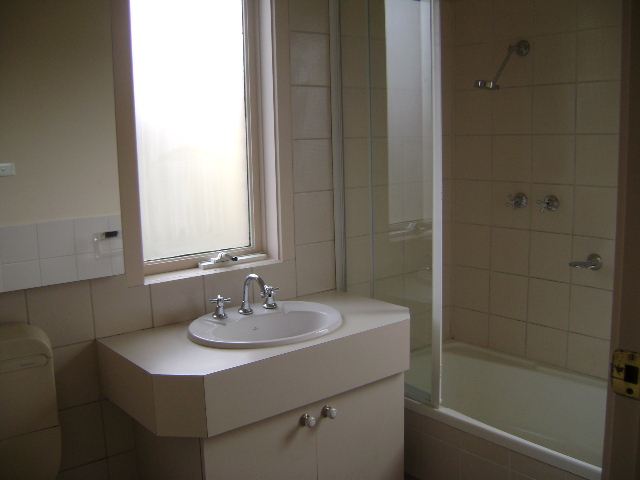 NEWLY REFURBISHED - AVAILABLE NOW Picture 3