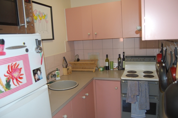 FULLY FURNISHED - AVAILABLE NOW Picture 2