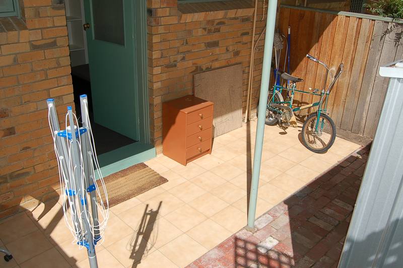 FULLY FURNISHED - AVAILABLE NOW Picture 3