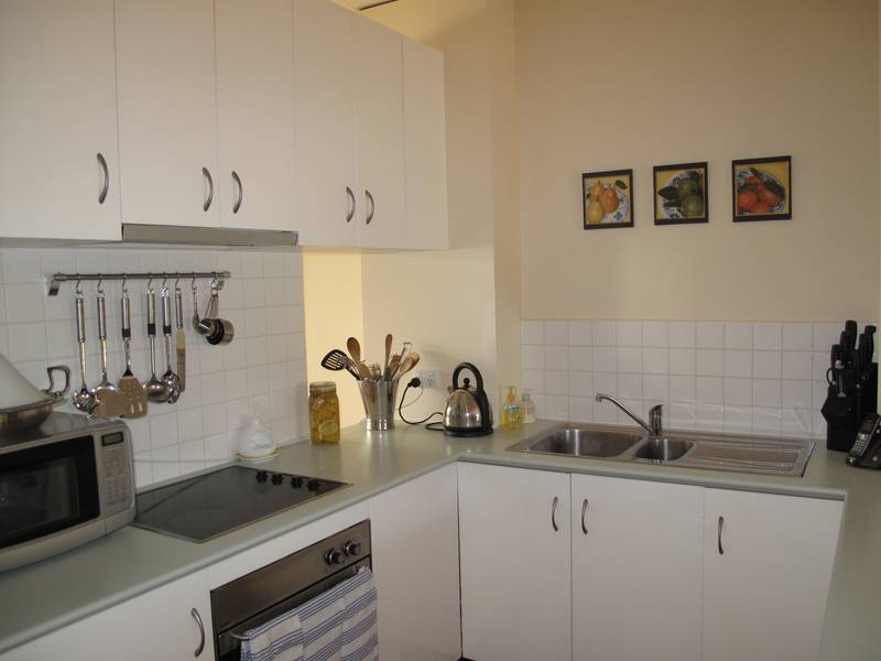 FULLY FURNISHED - AVAILABLE 21ST NOVEMBER Picture 3