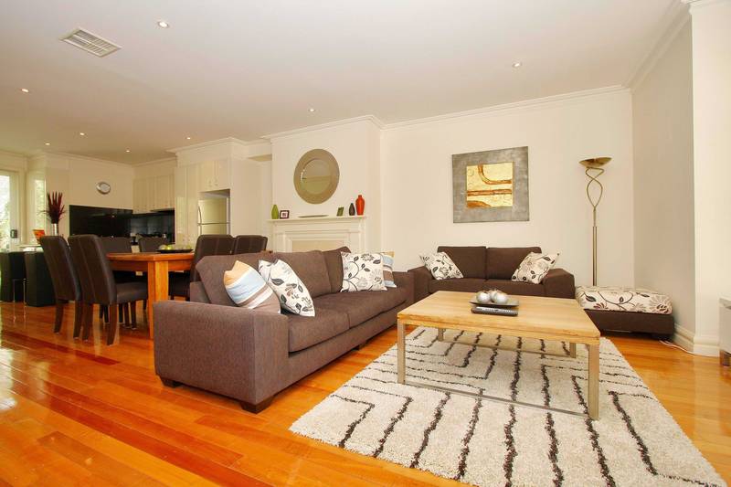 FULLY FURNISHED - AVAILABLE NOW Picture 1