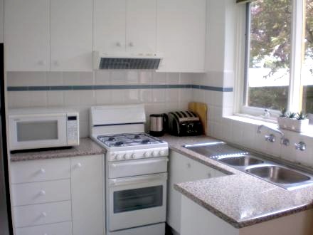 FULLY FURNISHED - AVAILABLE 21ST DECEMBER Picture 2