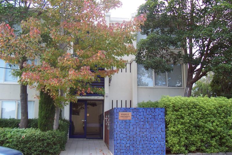 FULLY FURNISHED - AVAILABLE NOW Picture 1