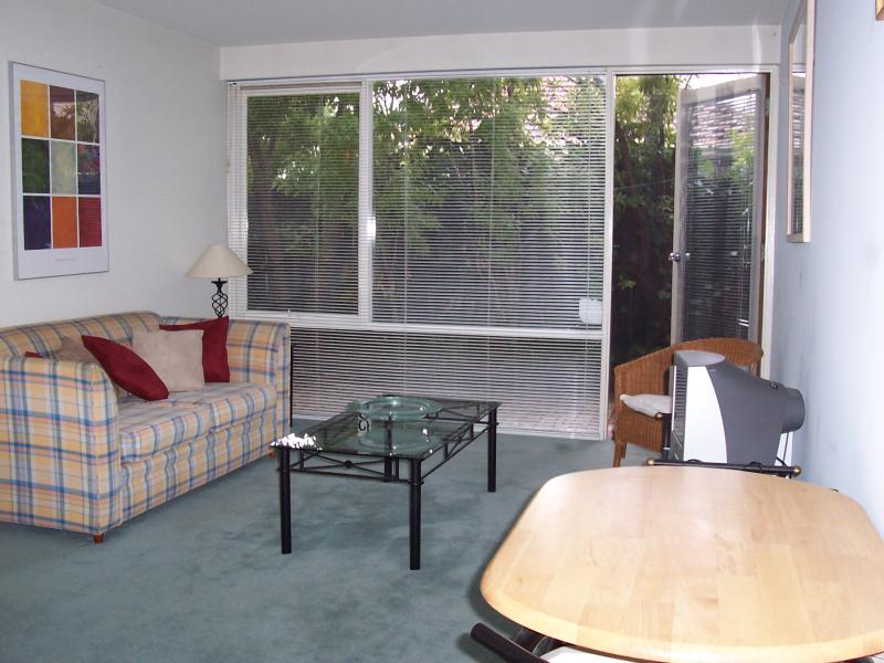 FULLY FURNISHED - AVAILABLE NOW Picture 3