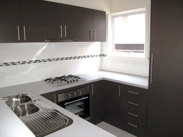 TOP VALUE TWO BEDROOM TOWNHOUSE *ONE WEEKS FREE RENT! - AVAILABLE NOW Picture 1