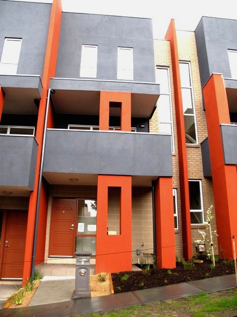 TOP VALUE TWO BEDROOM TOWNHOUSE *ONE WEEKS FREE RENT! - AVAILABLE NOW Picture 2