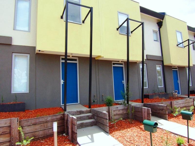 FULLY FURNISHED SHARE ACCOMMODATION - AVAILABLE NOW Picture 1