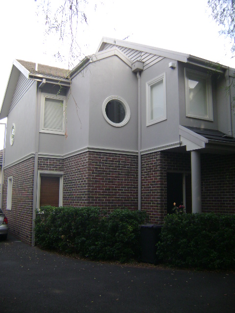 FULLY FURNISHED - AVAILABLE NOW Picture 1