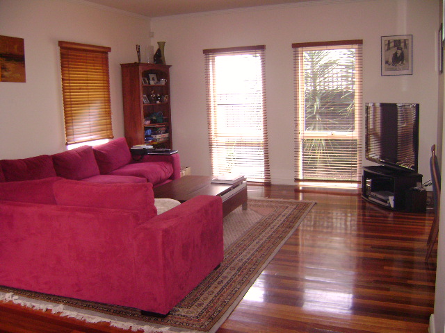 FULLY FURNISHED - AVAILABLE NOW Picture 2