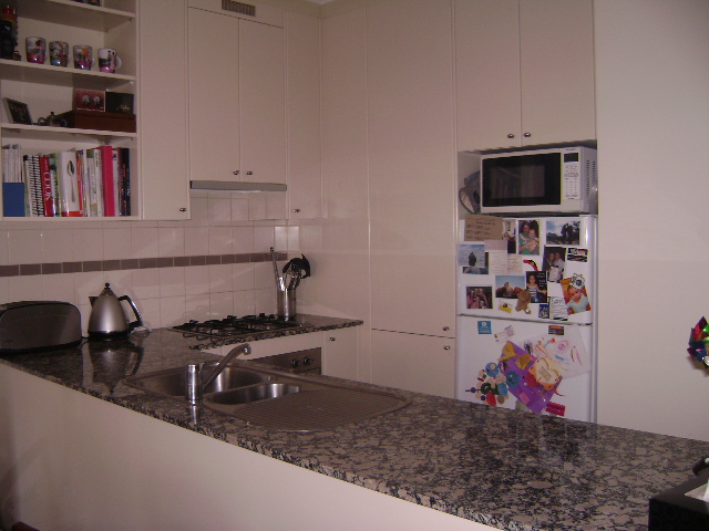 FULLY FURNISHED - AVAILABLE NOW Picture 3