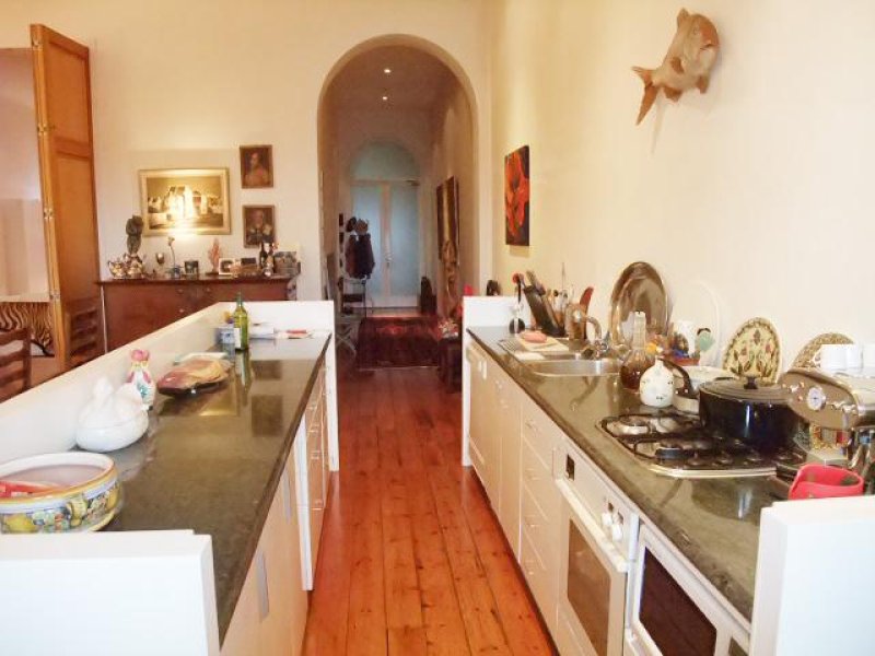 FULLY FURNISHED - AVAILABLE NOW Picture 3