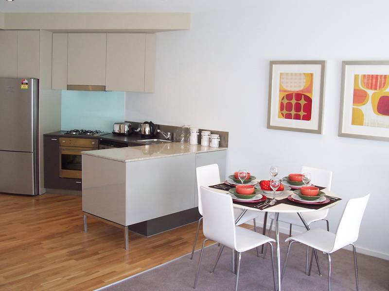 FULLY FURNISHED - AVAILABLE NOW Picture 1