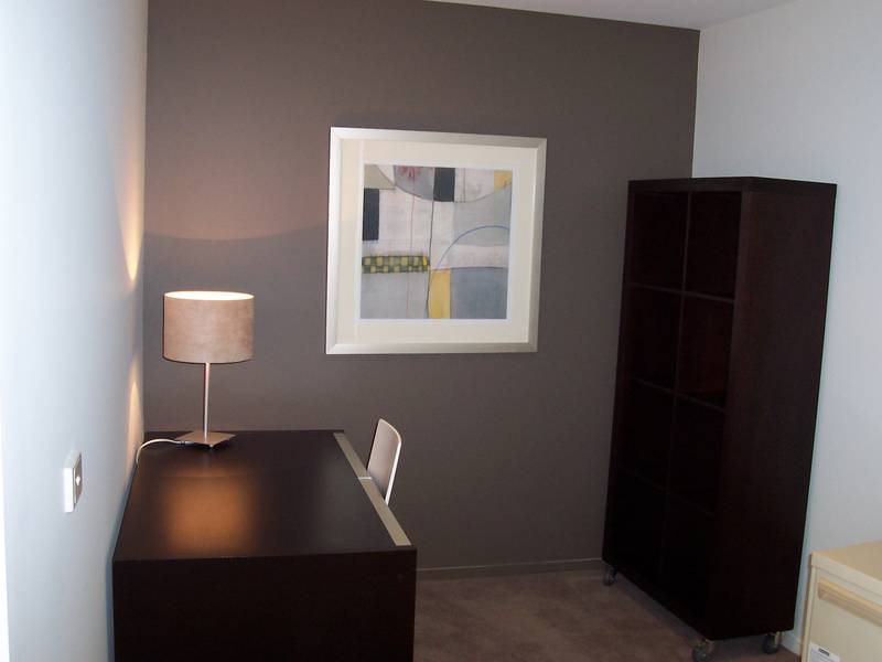 FULLY FURNISHED - AVAILABLE NOW Picture 3