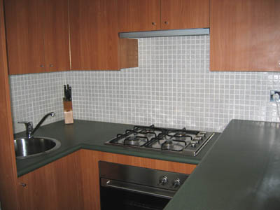 SUNNY ONE BEDROOM - AVAILABLE NOW Picture 2