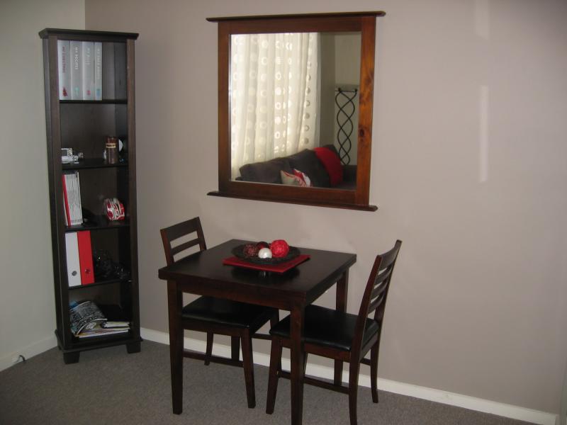 FULLY FURNISHED - AVAILABLE NOW Picture 3