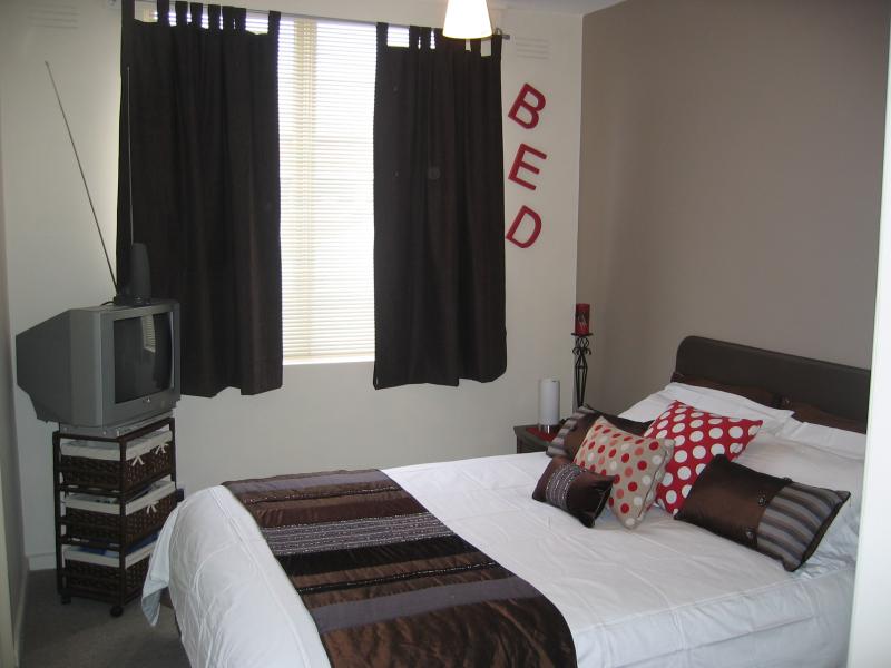 FULLY FURNISHED - AVAILABLE NOW Picture 2