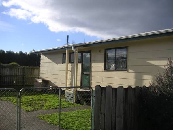 1 WEEK RENT FREE - Stand Alone Private Home Picture