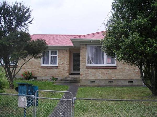 Brick & Tile Home on Sutton Crescent Picture