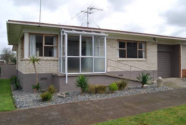 Redecorated Unit in Pukekohe Picture 1