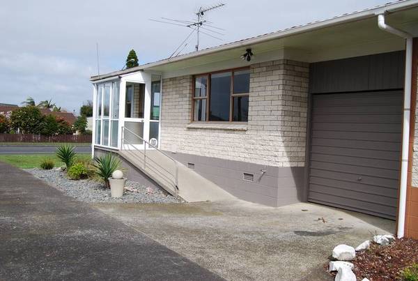 Redecorated Unit in Pukekohe Picture