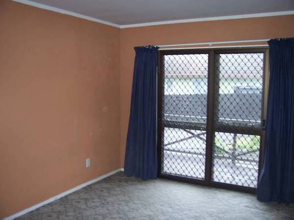 Colonial Styled Townhouse in Manukau Picture