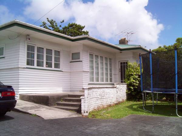 Home in Excellent Location Picture