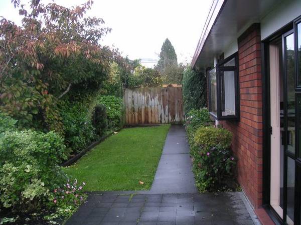 Private Brick and Tile Townhouse - 1 WEEK RENT FREE Picture