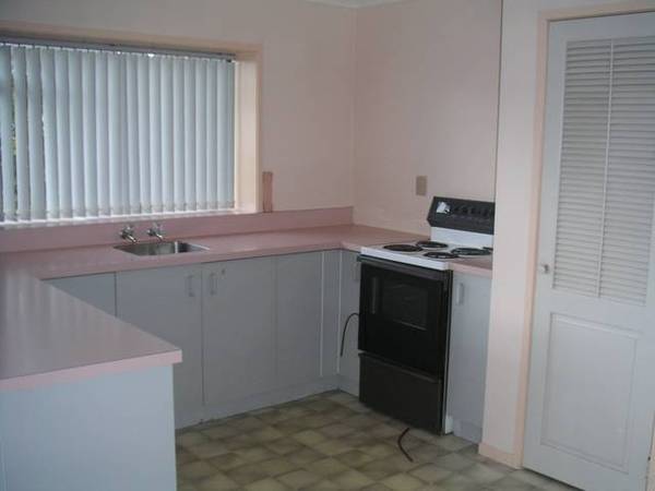 Private Brick and Tile Townhouse - 1 WEEK RENT FREE Picture