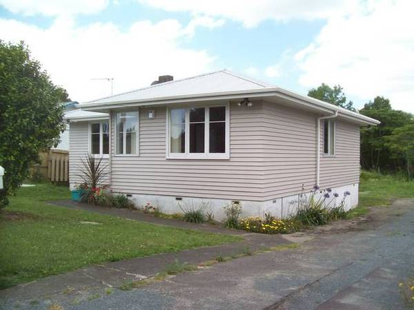 1 WEEK RENT FREE
Family Home in Opaheke School Zone Picture