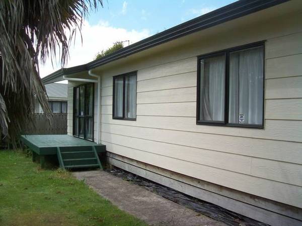 Handy to Southgate Family Home Picture