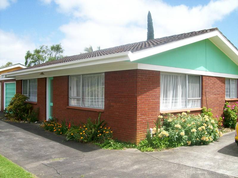Lovely unit in central Papakura Picture