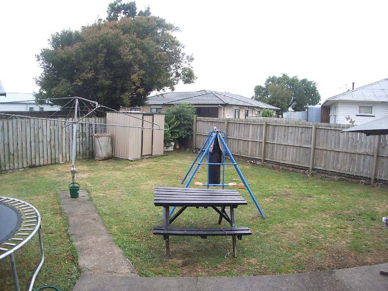 UNDER CV $258,000!! Picture 2