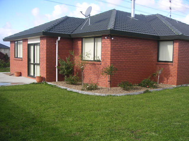 Modern 4 bedroom home in Longford Park Picture