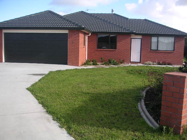 Modern 4 bedroom home in Longford Park Picture