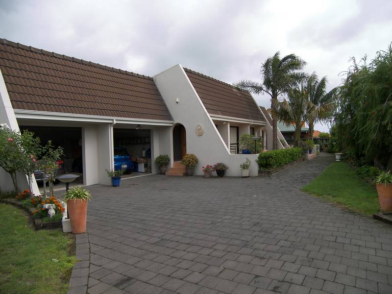 THE ULTIMATE WATERFRONT DREAM Picture 3