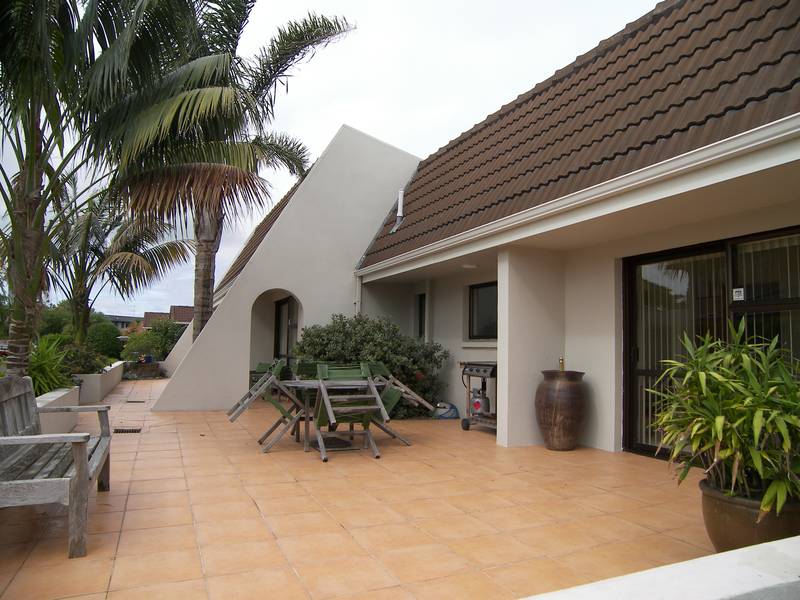 THE ULTIMATE WATERFRONT DREAM Picture 2