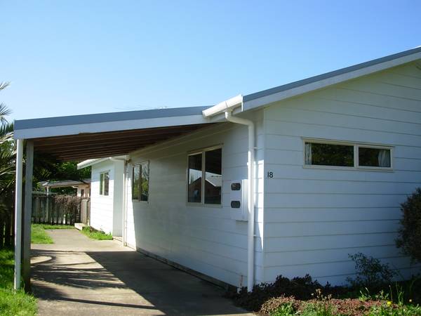 Walk to town and schools Picture 1