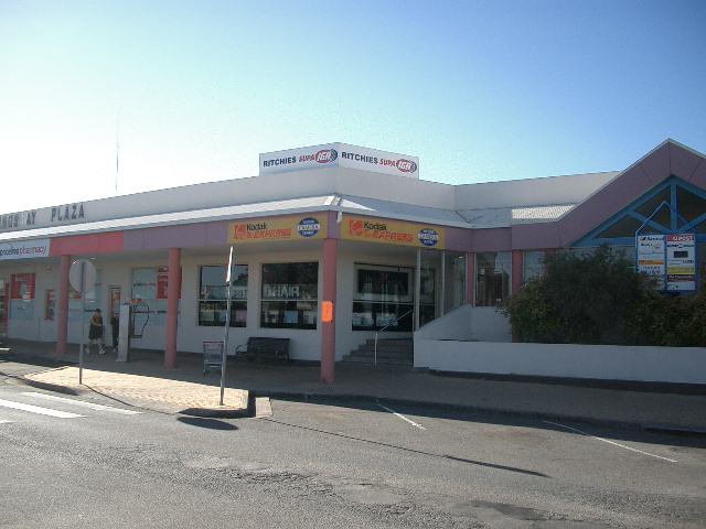 KINGSWAY PLAZA - SHOPS FOR LEASE Picture 1