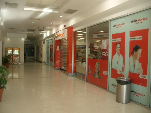 KINGSWAY PLAZA - SHOPS FOR LEASE Picture 3