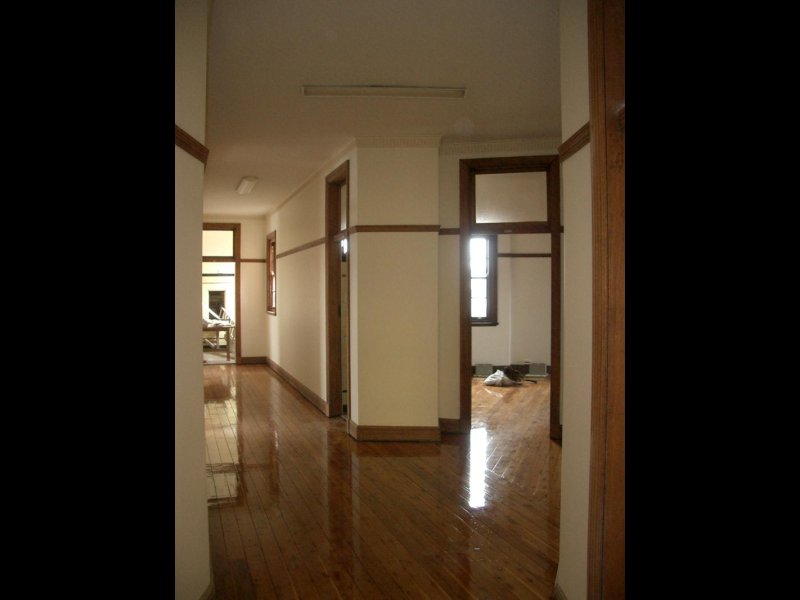 LANDMARK BUILDING BEAUTIFULLY REFURBISHED Picture 3