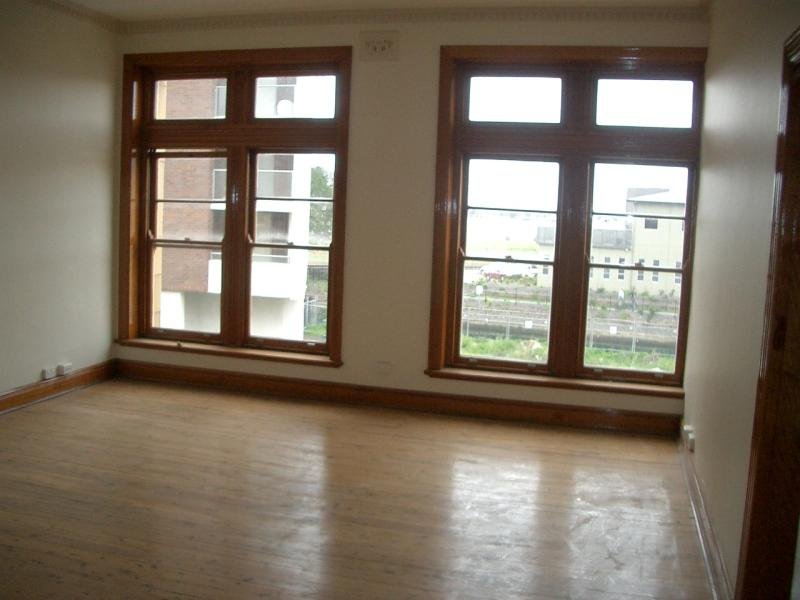 LANDMARK BUILDING BEAUTIFULLY REFURBISHED Picture 2