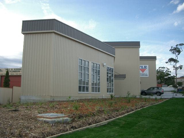 WAREHOUSE & SHOWROOM/OFFICE Picture 2