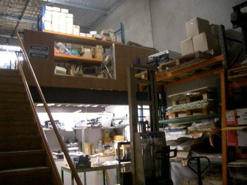 OFFICE WITH WAREHOUSE/STORAGE Picture 3