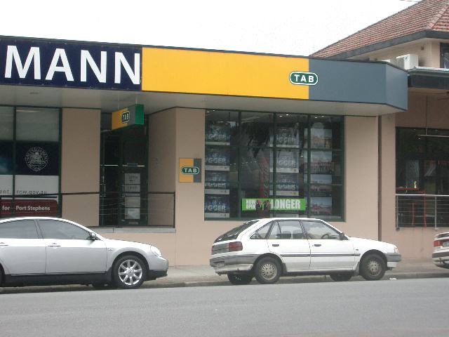 RETAIL SHOP & OFFICE Picture 2