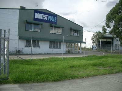 2 CLEAR SPAN WAREHOUSES WITH HARDSTAND Picture 2 CLEAR SPAN WAREHOUSES WITH HARDSTAND Picture