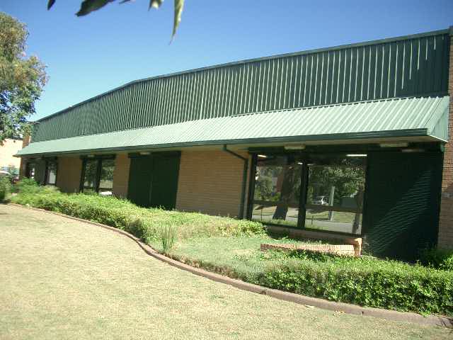 SHOWROOM/WAREHOUSE Picture 2