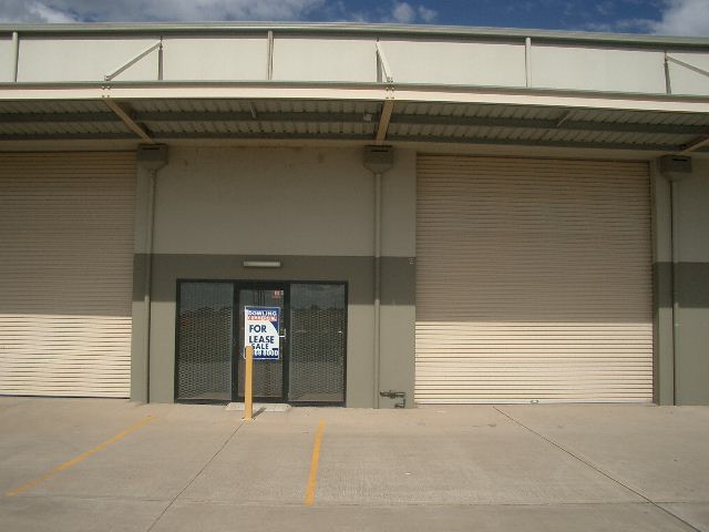 WAREHOUSE & OFFICE Picture 2