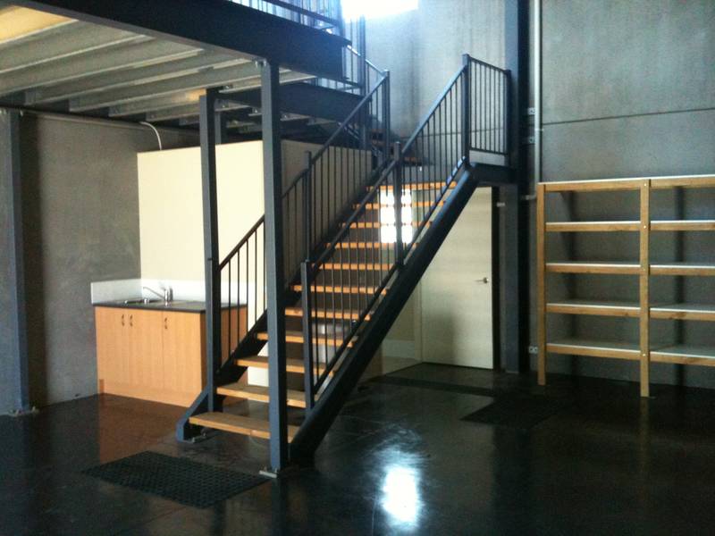 MODERN INDUSTRIAL UNIT READY TO OCCUPY! Picture 2