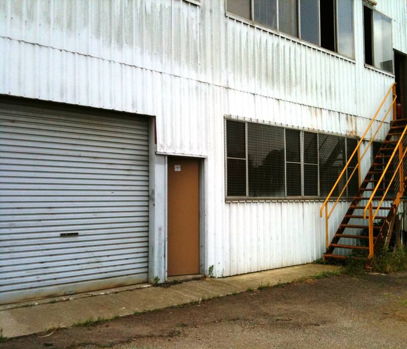 WORKSHOP/ STORAGE AREA PERFECT FOR A TRADIE Picture 1